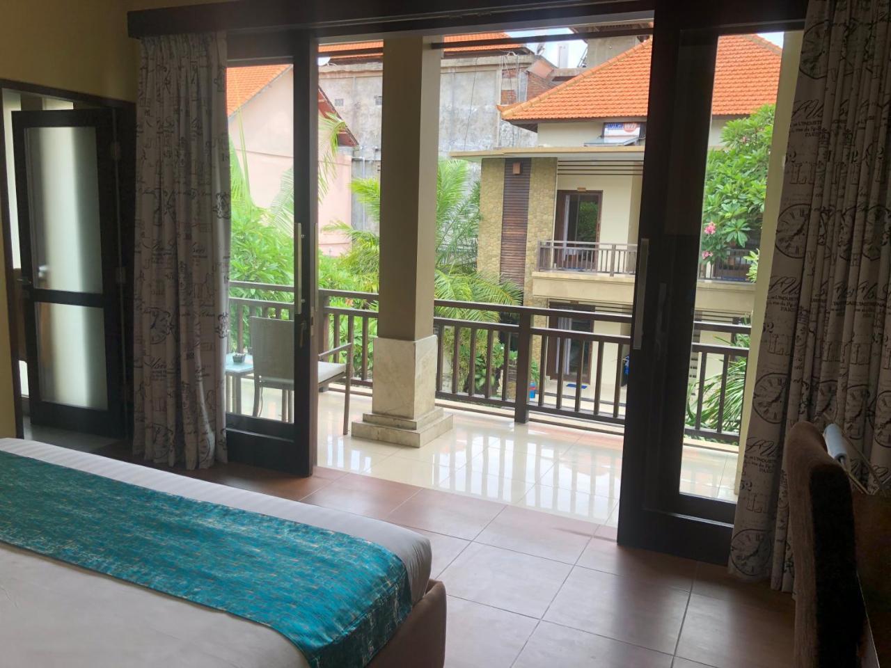 Hotel D'Kubu Legian Exterior foto